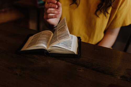 How to Teach Your Teen to Study the Bible